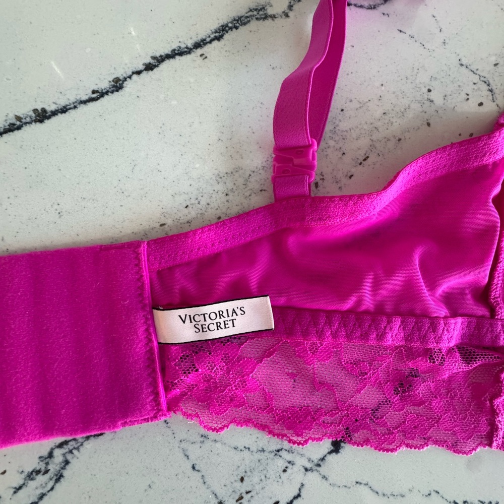 Victoria’s Secret lace bralette with adjustable straps NWOT - Picture 4 of 7
